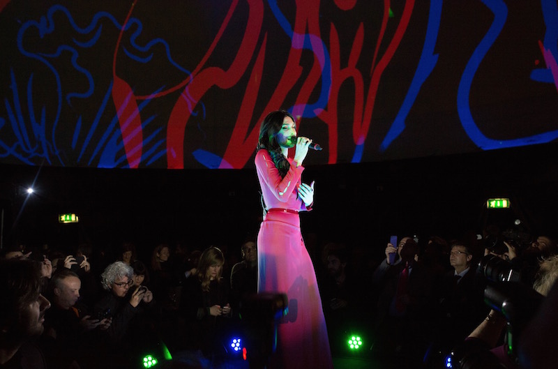 Uno de los puntos álgidos del espectáculo fue durante la actuación de Conchita Wurst, ganadora vienesa del último Festival de Eurovisión