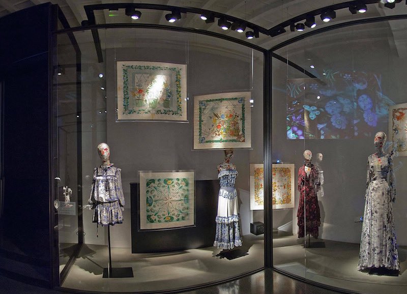 © Gucci Museo. Estampado Flora de Gucci creado para la princesa Grace de Mónaco en 1966.