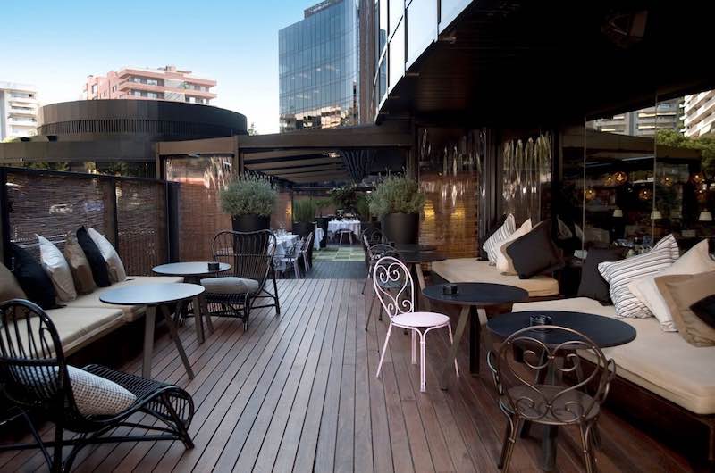 © Bimba's restaurante. Imagen de la apetecible terraza que se presenta como uno de los lugares de moda de Barcelona.