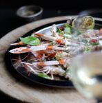 fiskebar-la-nueva-propuesta-gastro-que-mira-barcelona-desde-el-mar-7