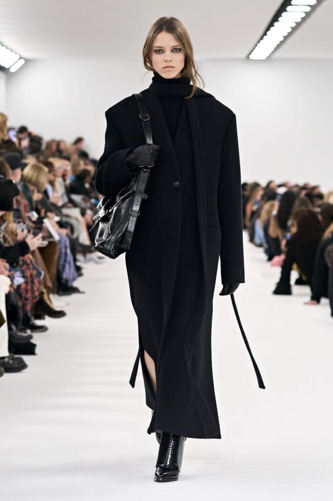 Givenchy fusiona el streetwear americano con el estilo francés en su última colección presentada en la Paris Fashion Week