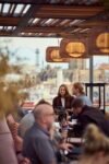 Kimpton-Vividora-se-une-al-Dia-de-la-Mujer-en-Barcelona-con-una-actividad-artistica-inclusiva-liderada-por-la-artista-Patossa-3-