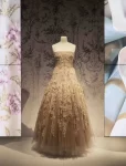 Dior.-exposicion-en-paris