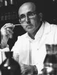 Idili-Lizcano-en-su-laboratorio