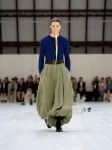 LOEWE_SS25_MW_SHOW_RUNWAY_LOOK_15_FRONT_RGB_CROPPED_3x4_15