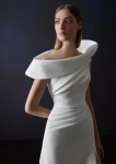 Pronovias-presenta-la-coleccion-Atelier-2025-una-fusion-artistica-de-moda-nupcial-inspirada-en-la-arquitectura-de-Barcelona-BUGANE-D