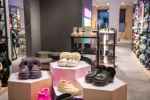 Crocs-renueva-su-tienda-en-Consell-de-Cent-y-la-convierte-en-su-nueva-flagship-1